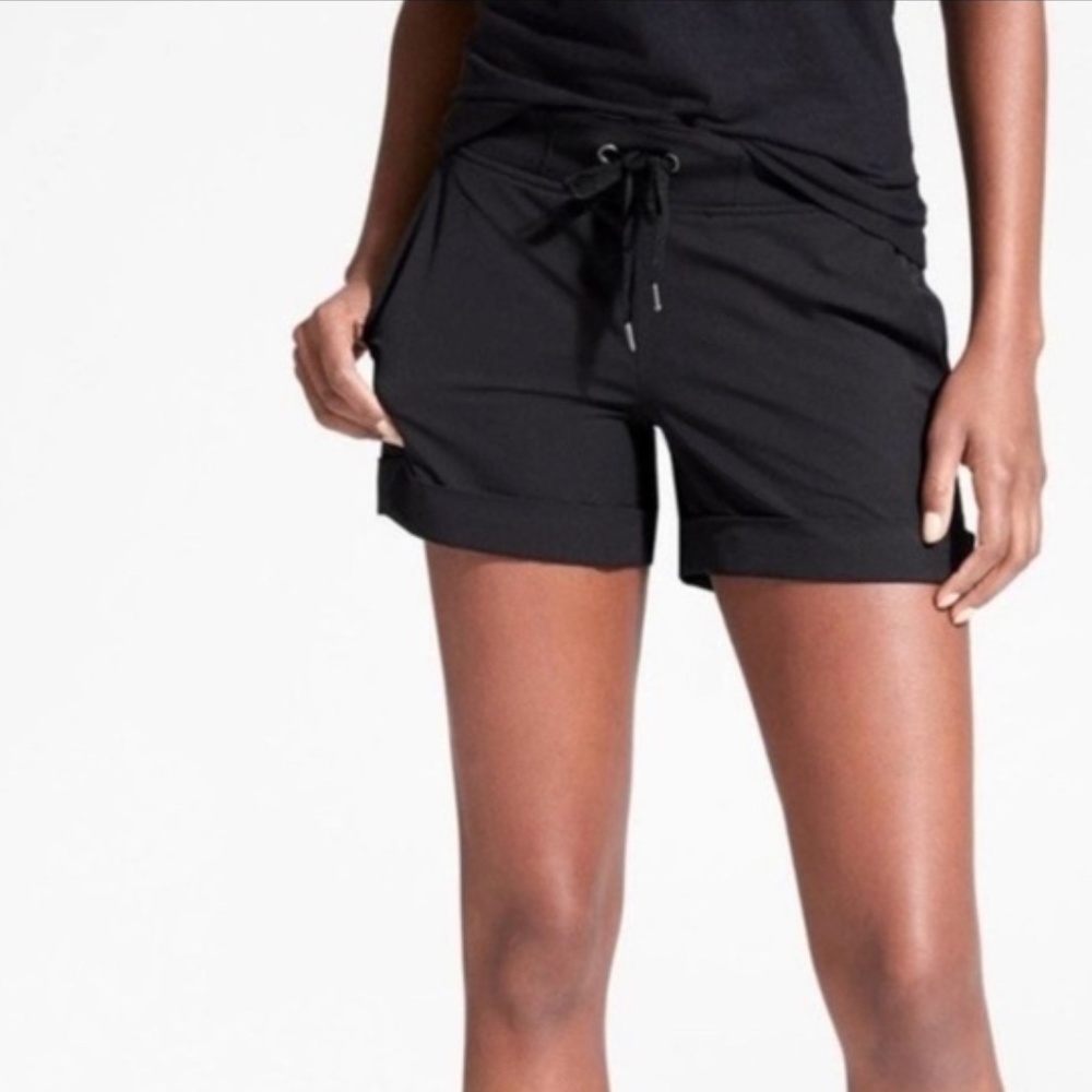 Athleta Midtown 4" Cuffed Shorts - Size Medium 8
